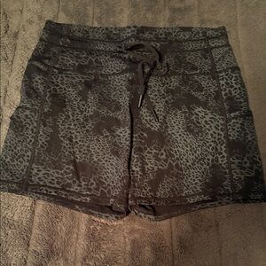 ZYIA Black & Gray Leopard Bike Shorts